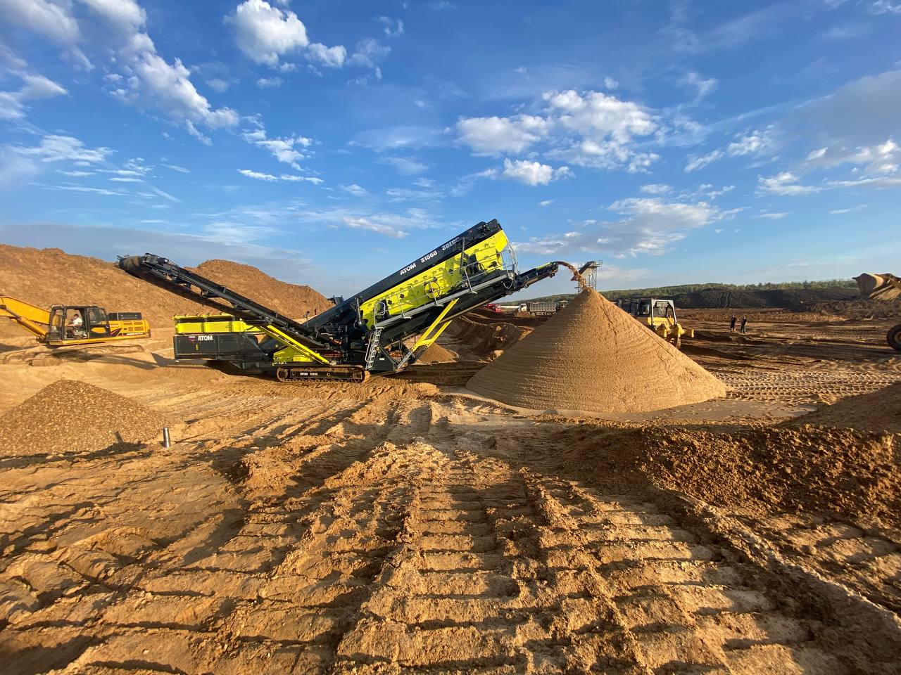 Поставка мобильного вторичного грохота АТОМ S1560 для сортировки ПГС в Тульской области